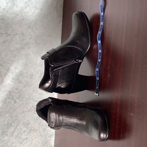 Naturalizer black ankle boot